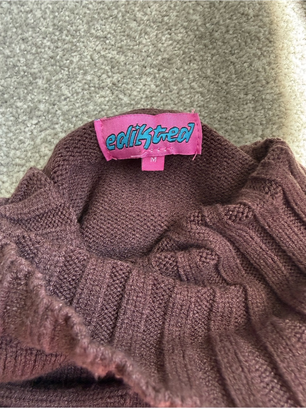 Cropped High-Neck Ribbed Sweater - Picture 3 of 3
